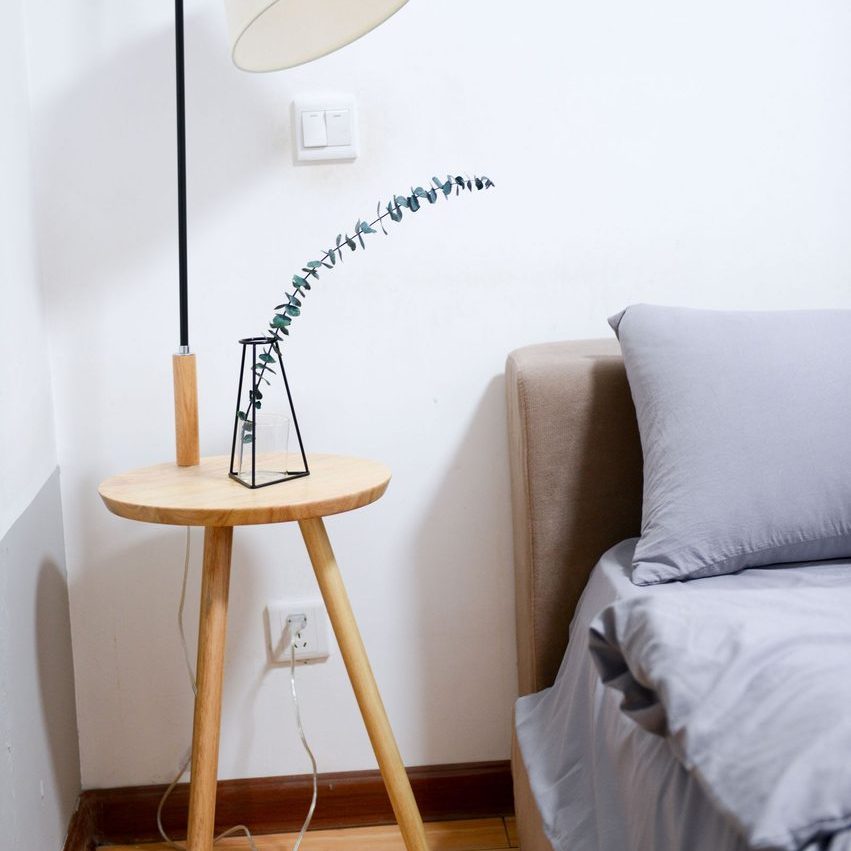 Round Tripod Table